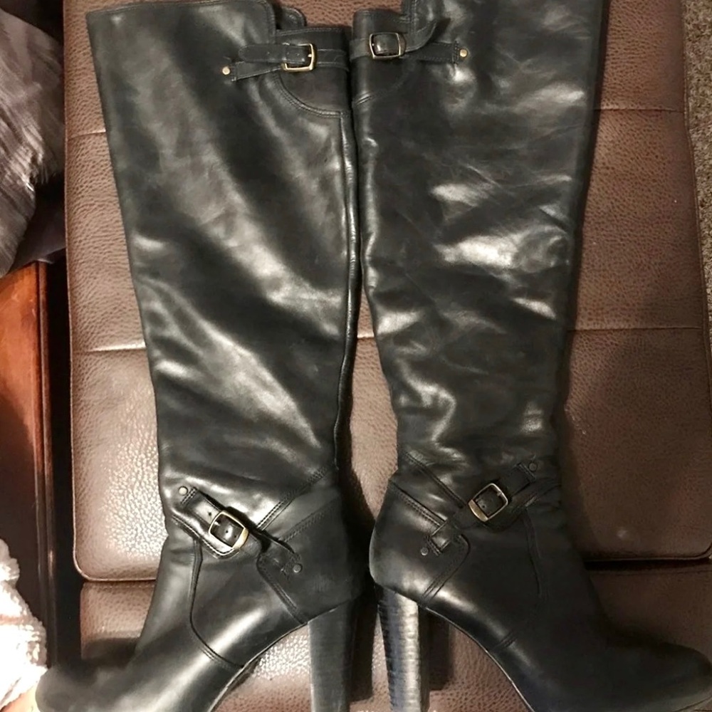 Ugg Australia women’s fashion boots in 8